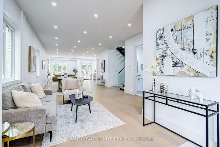 6 McCowan Road — photo 1