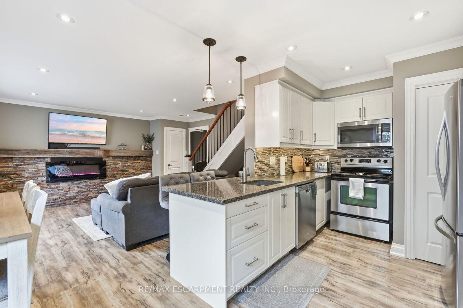 Property Photo: 469 Claridge Road 6 ON L7N 2S1