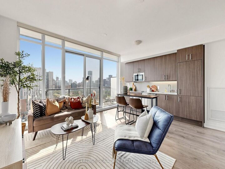 Property Photo: 297 College Street Ph2 ON M5T 0C2