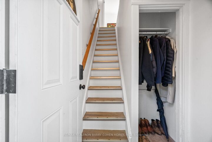 Photo de la propriété:  371 Howland Avenue Upper  ON M5R 3C1 