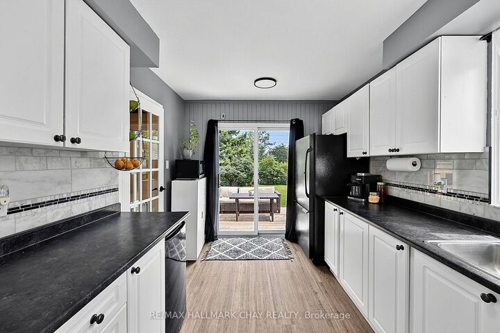 Property Photo: 133 Daphne Crescent ON L4M 2Y7