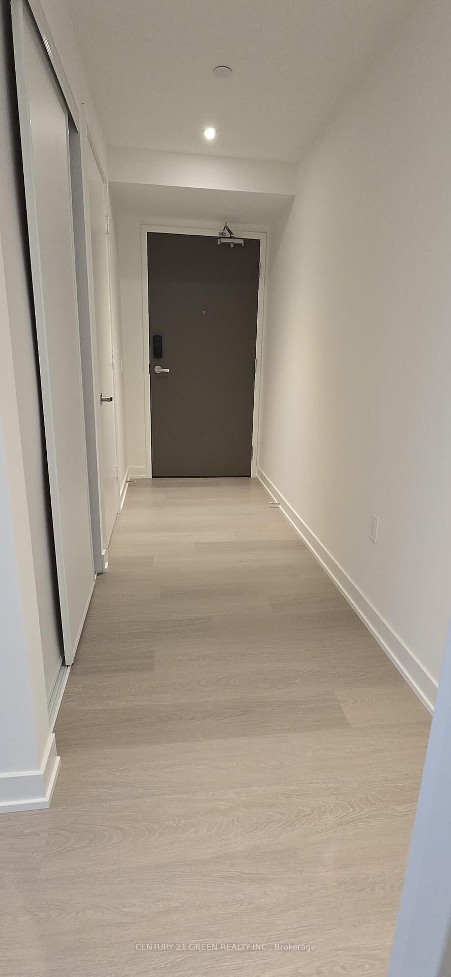 Property Photo: 448 Burnhamthorpe Road W 1601 ON L5B 4M6