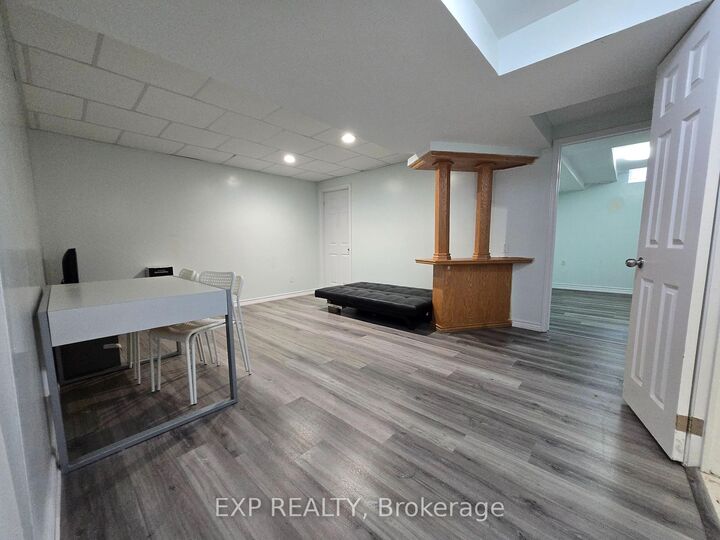 Property Photo: 253 Hollymount Drive ON L5R 3P8