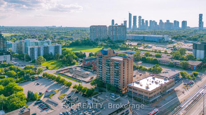 Property Photo:  25 Agnes Street 202  ON L5B 3X7 