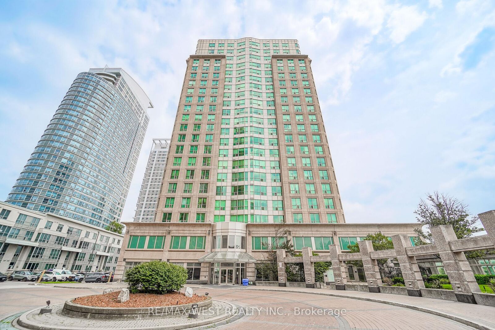 Property Photo: 8 Lee Centre Drive Ph103 ON M1H 3H8