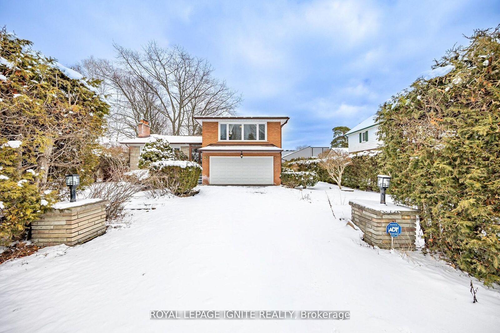 Photo de la propriété:  83 Deep Dene Drive Main  ON M1C 1L9 