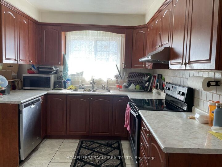 Photo de la propriété: 3443 Chipley Crescent ON L4T 2E3