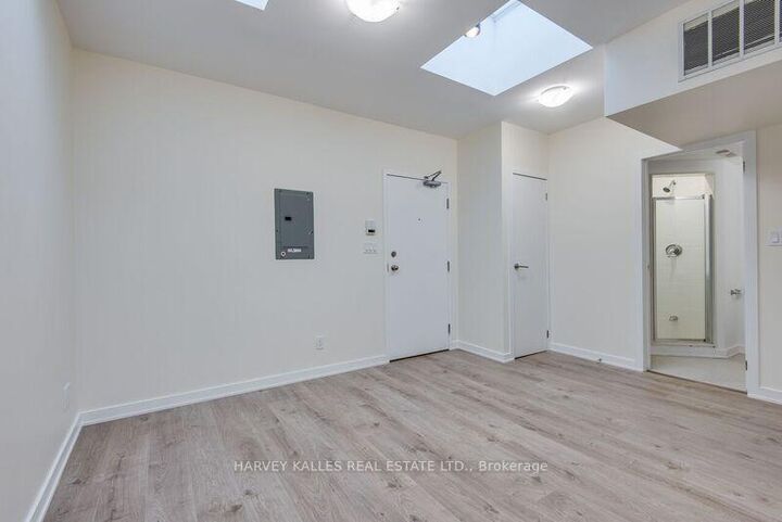 Property Photo:  1216 St Clair Avenue W 3  ON M6E 1B4 