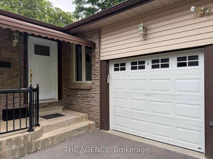 Property Photo:  323 Waratah Avenue  ON L3Y 5J3 
