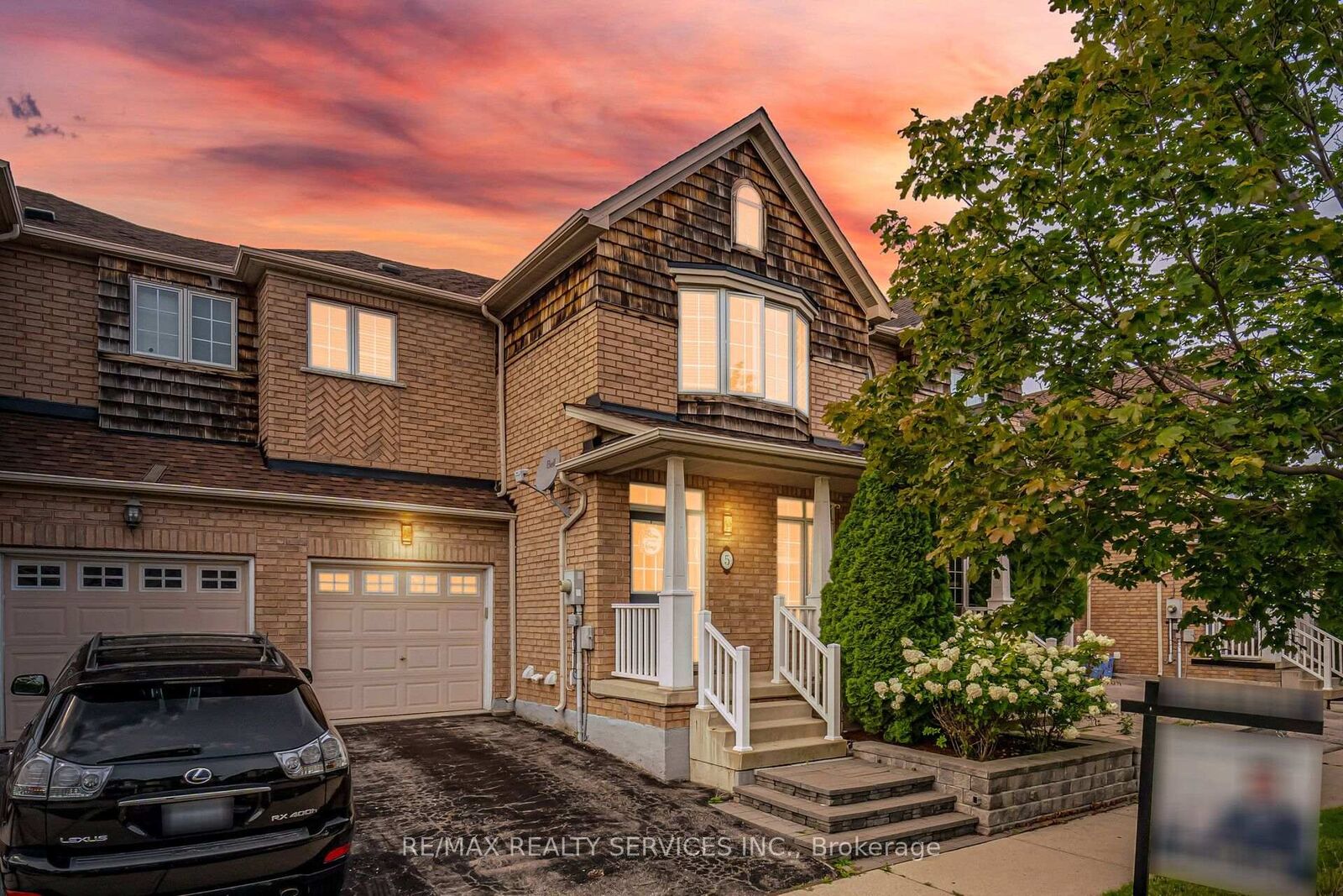 Property Photo: 5 Westhampton Way ON L8E 6C8