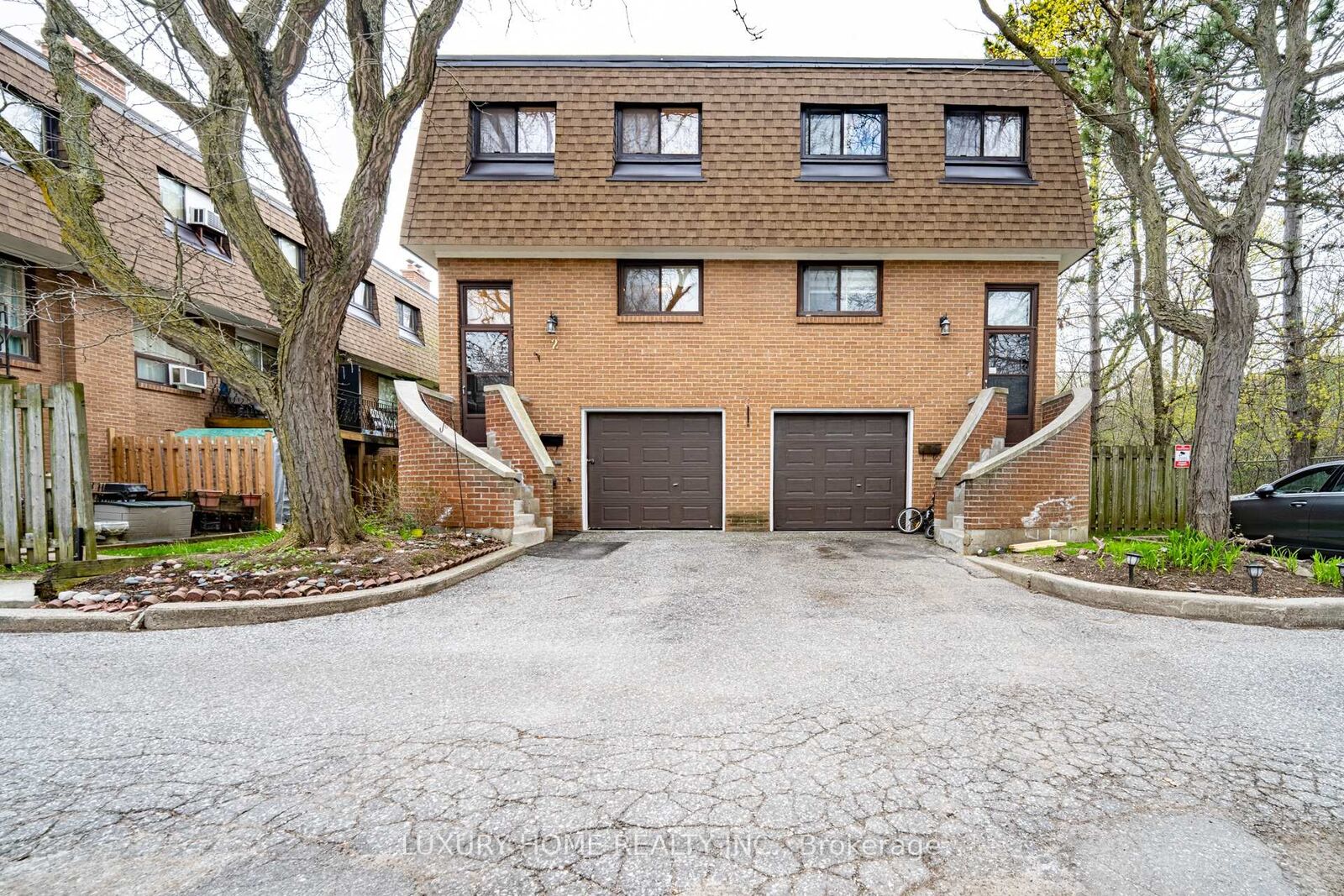 Property Photo:  100 Henderson Avenue 2  ON L3T 2K8 