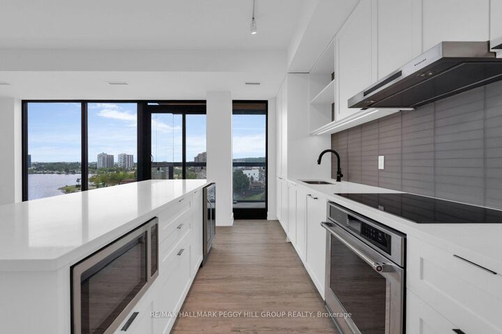 Property Photo: 185 Dunlop Street E 623 ON L4M 0L7
