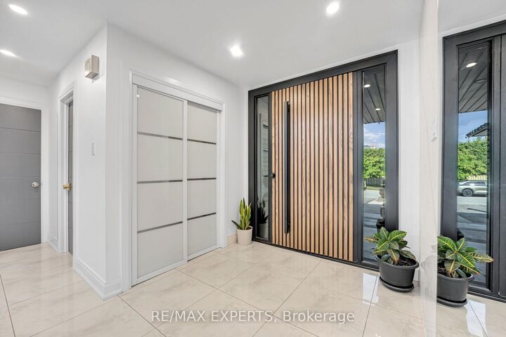 Property Photo: 212 Bordeaux Drive ON L4L 8B6