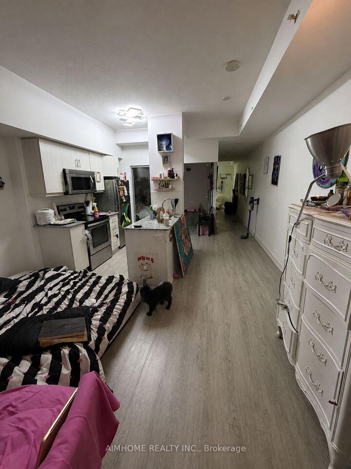 Property Photo: 10 Willison Square 706 ON M5T 2E5