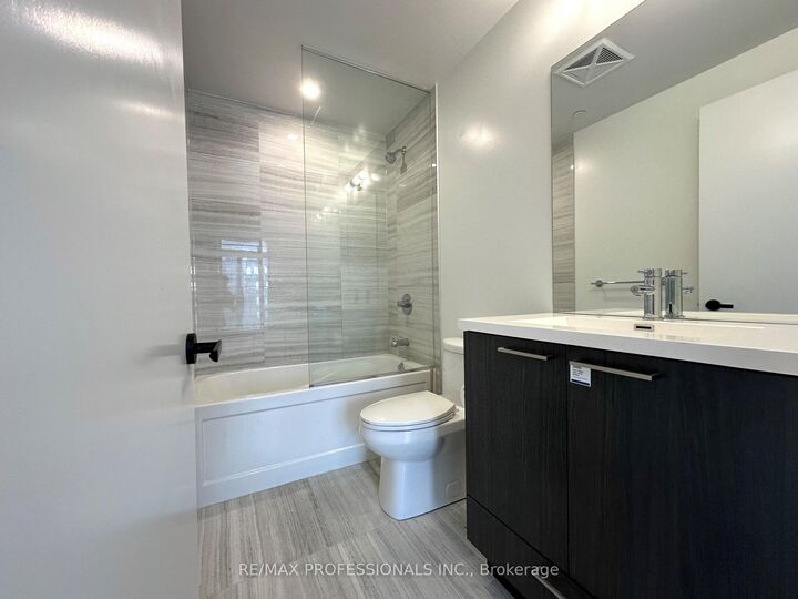 Property Photo:  225 Commerce Street 4902  ON L4K 0R1 