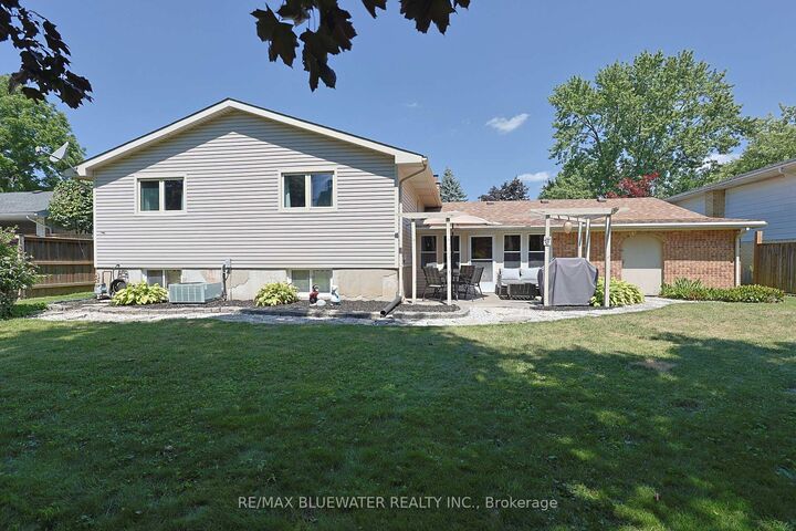 Property Photo:  290 Anna Street  ON N0M 2K0 