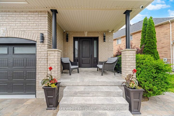 Property Photo: 25 Andrew Hill Drive ON L4H 0H3