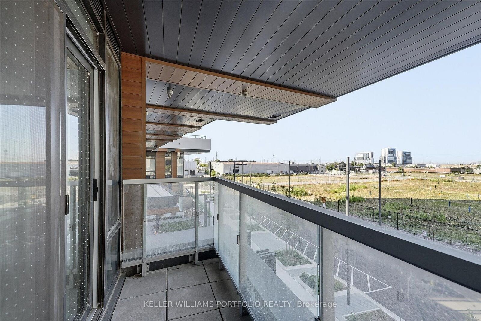 Property Photo:  5 Meadowdale Road 210  ON L4K 0C7 