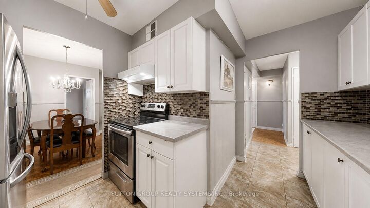 Property Photo:  85 Emmett Avenue 1811  ON M6M 5A2 