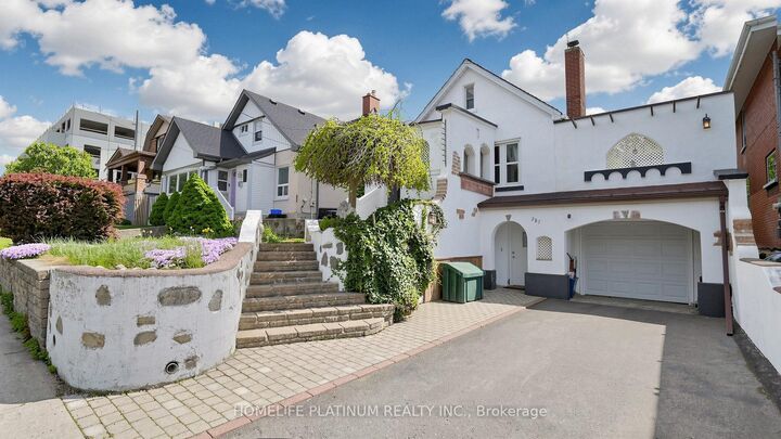 Property Photo:  287 Courtland Avenue E  ON N2G 2V8 