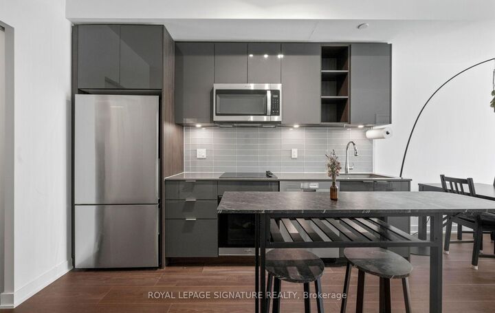 Property Photo: 543 Richmond Street W 427 ON M5V 0W9