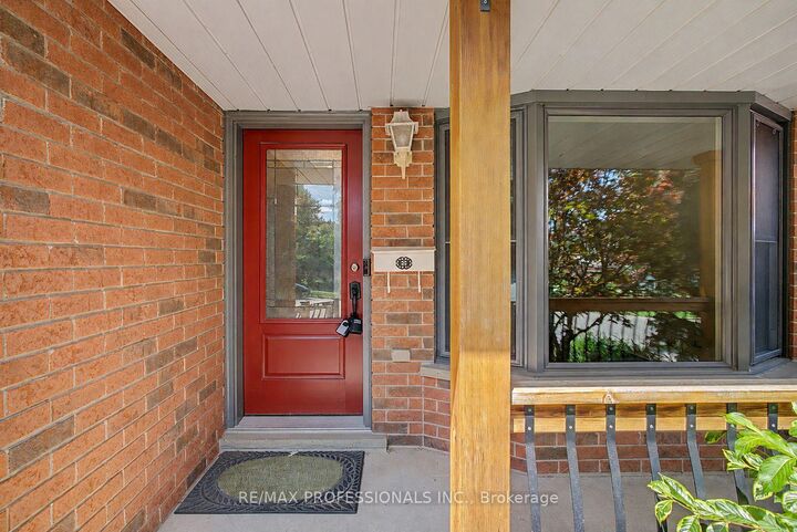 Property Photo:  576 Thorndale Drive  ON N2T 2P9 