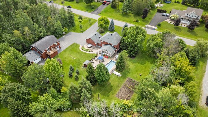 Property Photo: 27 Garrison Drive ON K0G 1J0