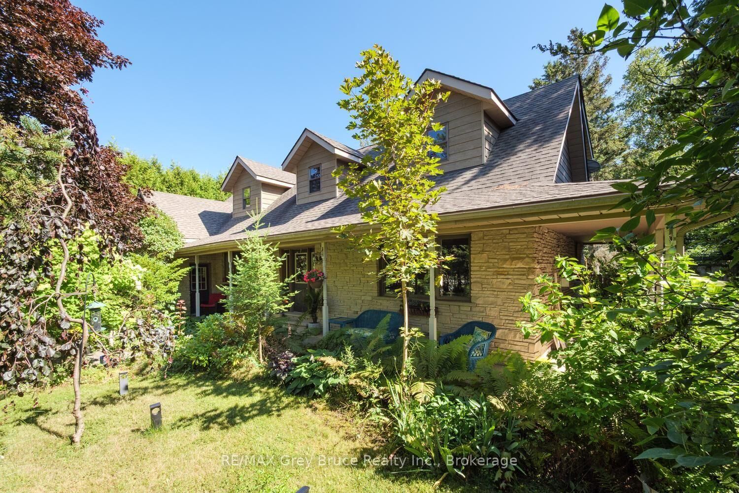 Property Photo:  6 Kirkland Place  ON N0H 2G0 