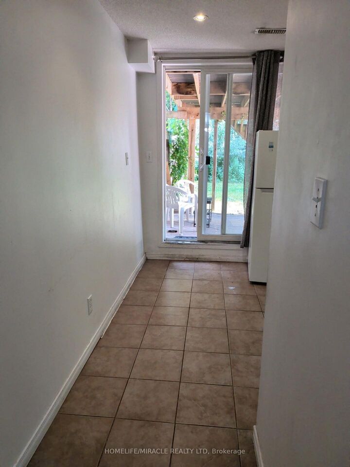 Property Photo:  1206 Prestonwood Crescent Basement  ON L5V 2V3 