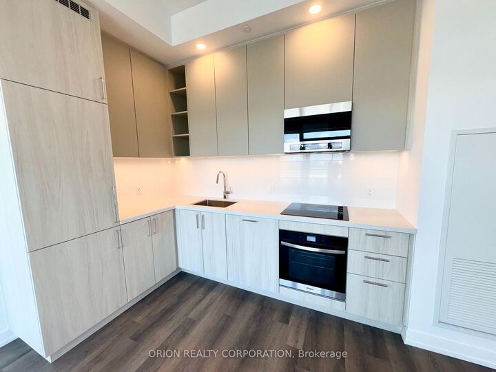 Property Photo:  21 Meadowdale Road 302  ON L4K 0H6 