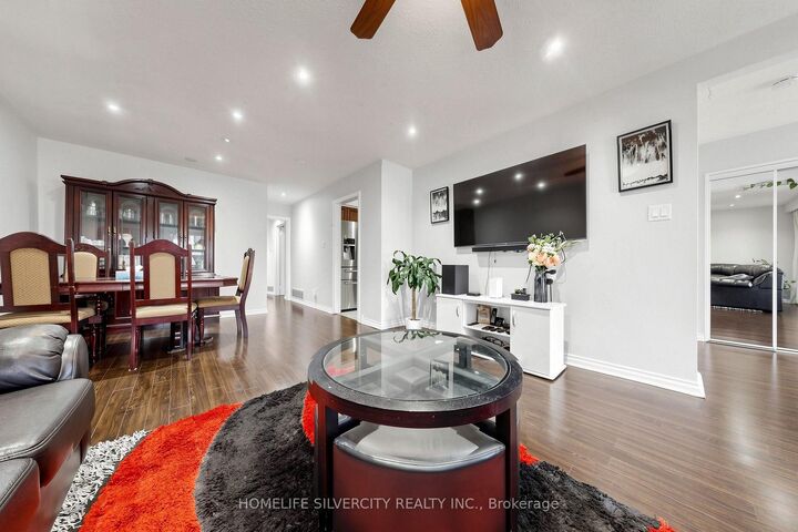 Property Photo: 3126 Redbank Crescent ON L4T 1V1
