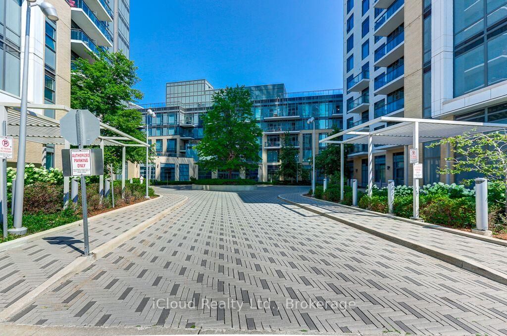 Property Photo: 60 Ann O'Reilly Road 965 ON M2J 0C8