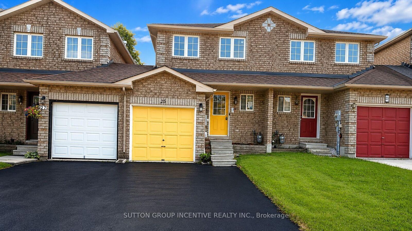 Property Photo:  25 Lions Gate Boulevard  ON L4M 7E3 