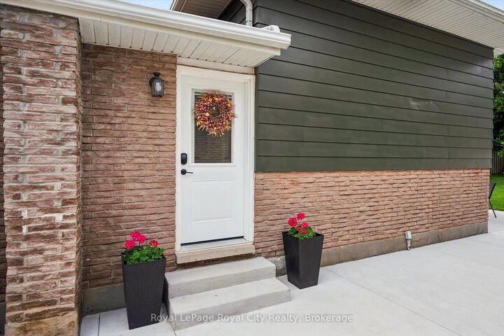 Property Photo:  188 Country Club Drive  ON N1E 3L2 
