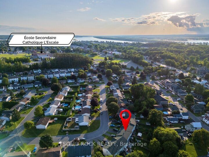 Property Photo:  733 Morris Street  ON K4K 1M9 