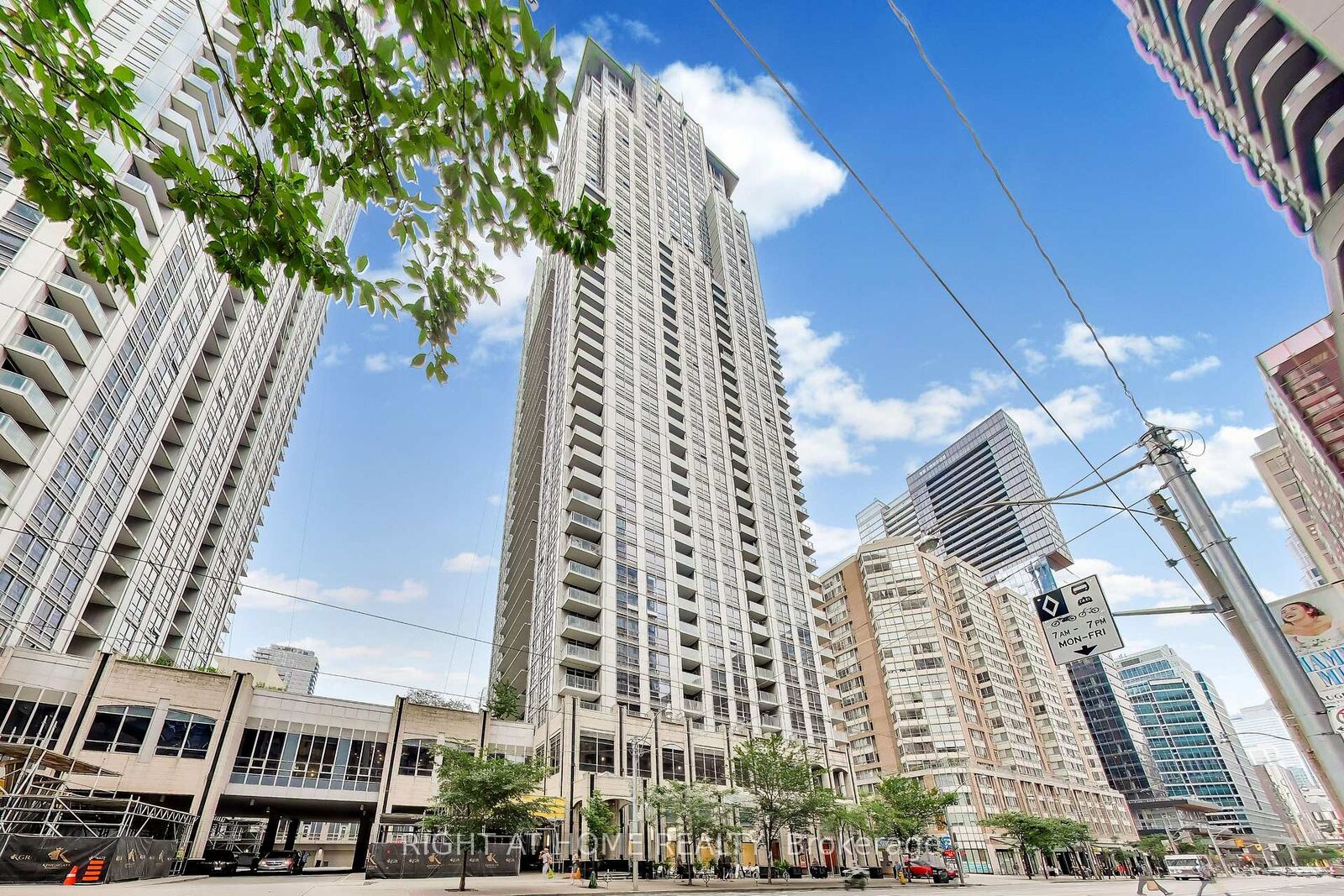 Property Photo:  761 Bay Street 313  ON M5G 2R2 