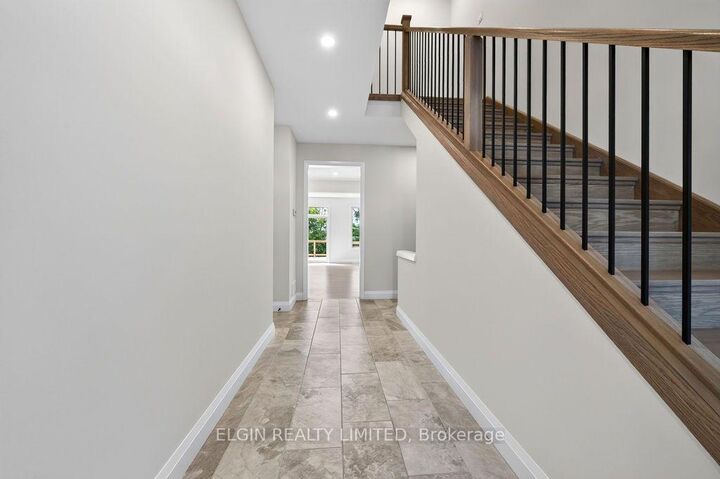 Property Photo: 49 Royal Dornoch Drive 15 ON N5R 0P4
