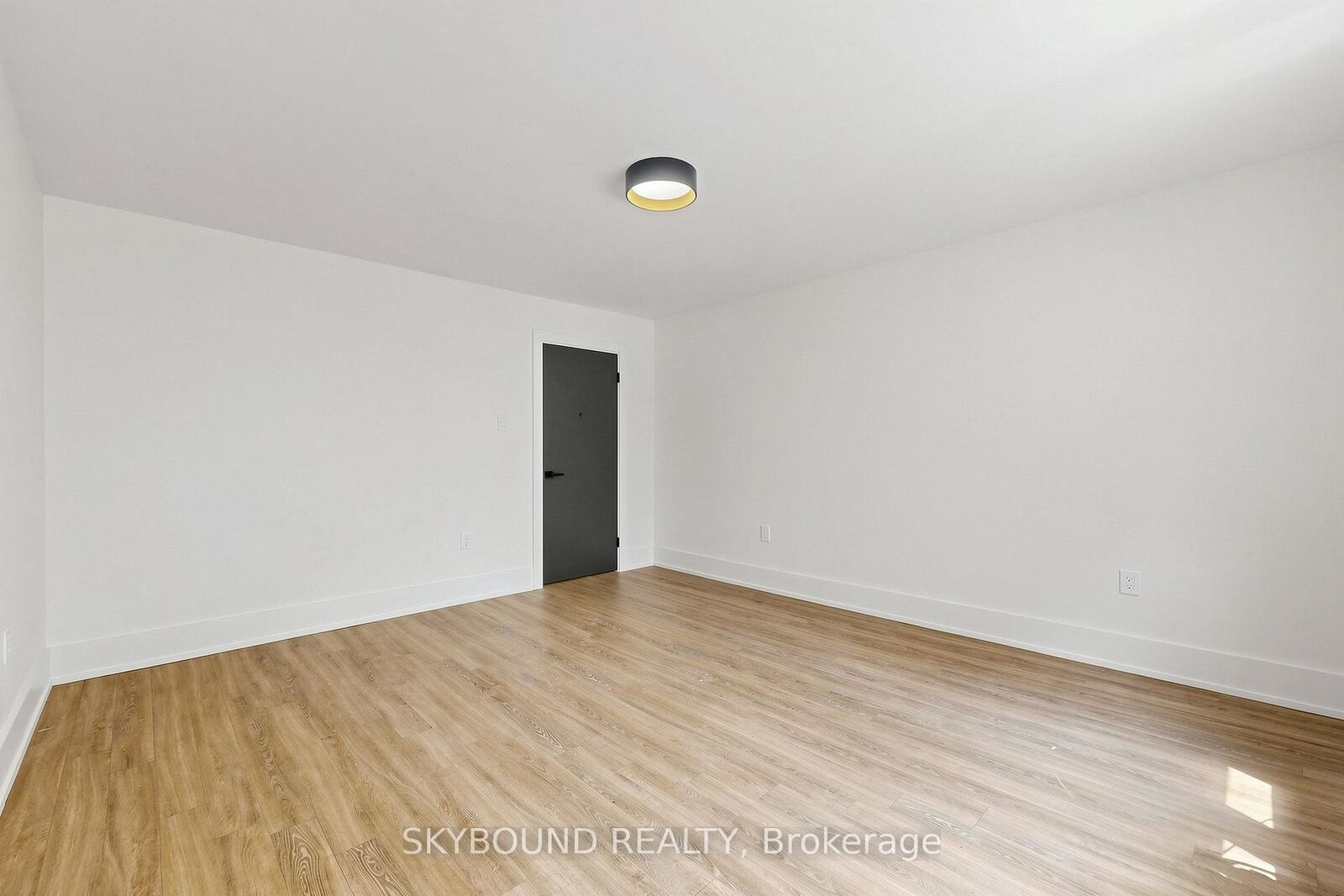 Property Photo: 1165 Kingston Road 11 ON M1N 1P2