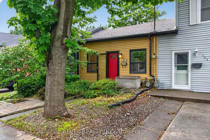 Property Photo:  153 Ferrie Street E  ON L8L 3T4 