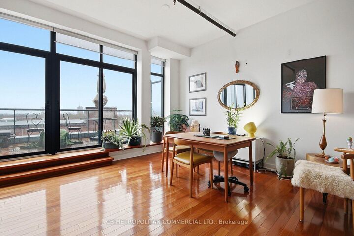 Property Photo: 363 Sorauren Avenue 405 ON M6R 3C2