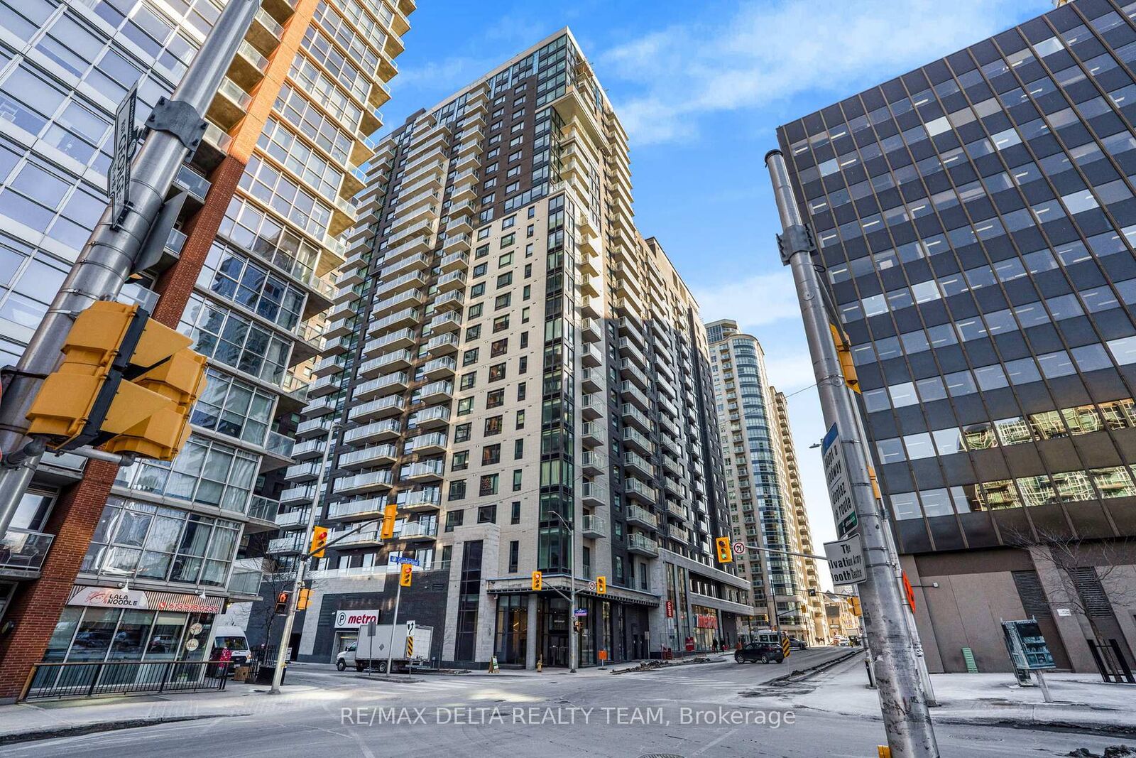 Property Photo:  180 George Street 2208  ON K1N 9M2 