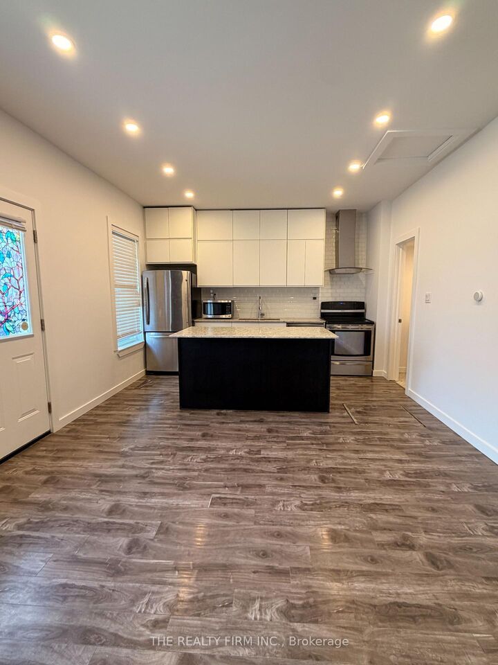 Property Photo:  24 May Street  ON N5Z 1C5 
