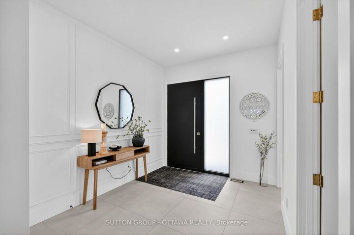 Property Photo: 1533 Rosebella Avenue ON K1T 1E7