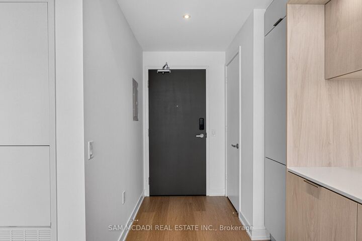 Property Photo: 448 Burnhamthorpe Road 5304 ON L5B 0R4