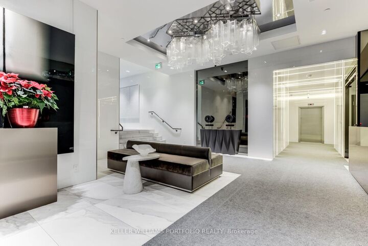 Property Photo:  6 Parkwood Avenue 516  ON M4V 0A3 