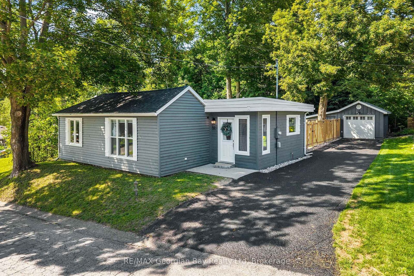 Photo de la propriété: 59 Broad Street ON L9M 1G4