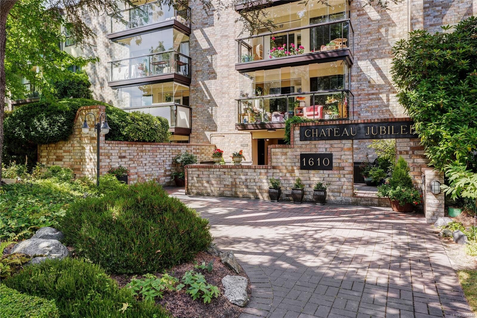 Property Photo:  1610 Jubilee Ave #307  BC V8R 6P3 