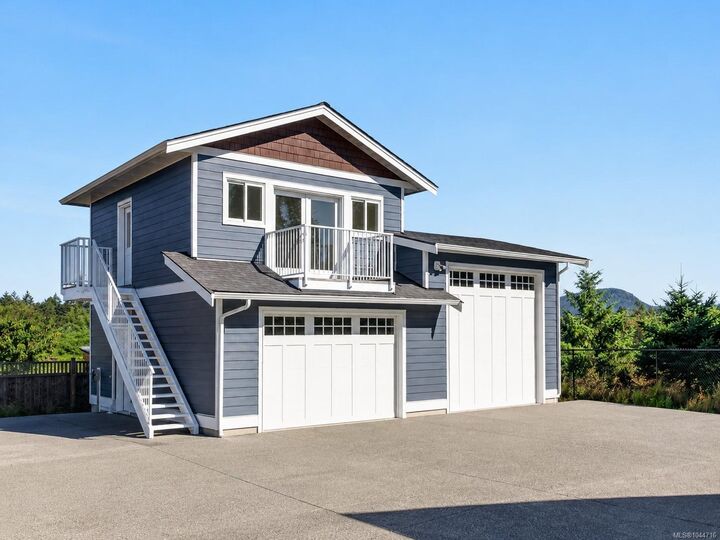 Property Photo: 2170 Wildflower Rd BC V8H 2G1
