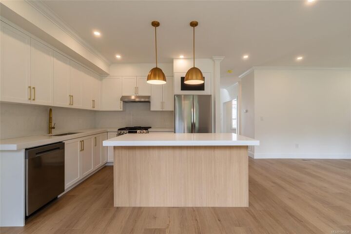Property Photo: 561 Belford Pl BC V9B 6C1