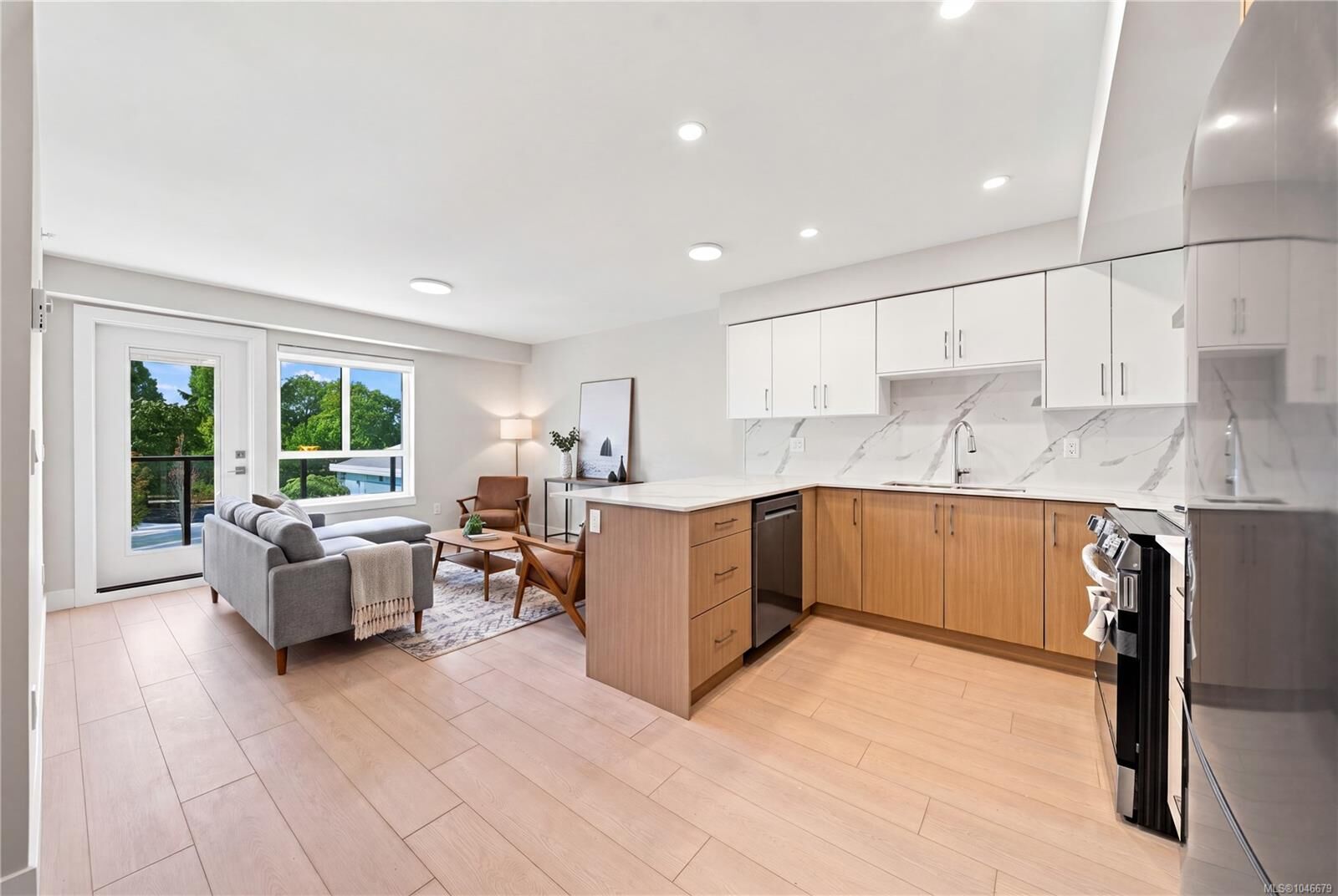Property Photo: 171 Jensen Ave W #302 BC V9P 1K3